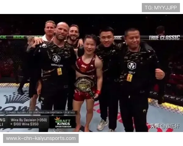 UFC大力摔震撼现场：场边观众尖叫震天的对决盛宴
