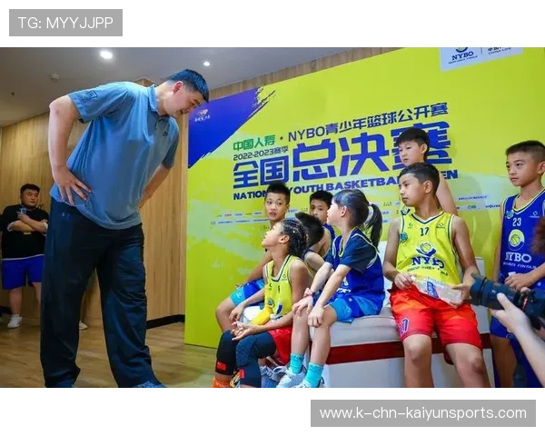 世界篮球联赛在推广中开展青少年观赛体验与战术教学活动，青少年uwg篮球赛