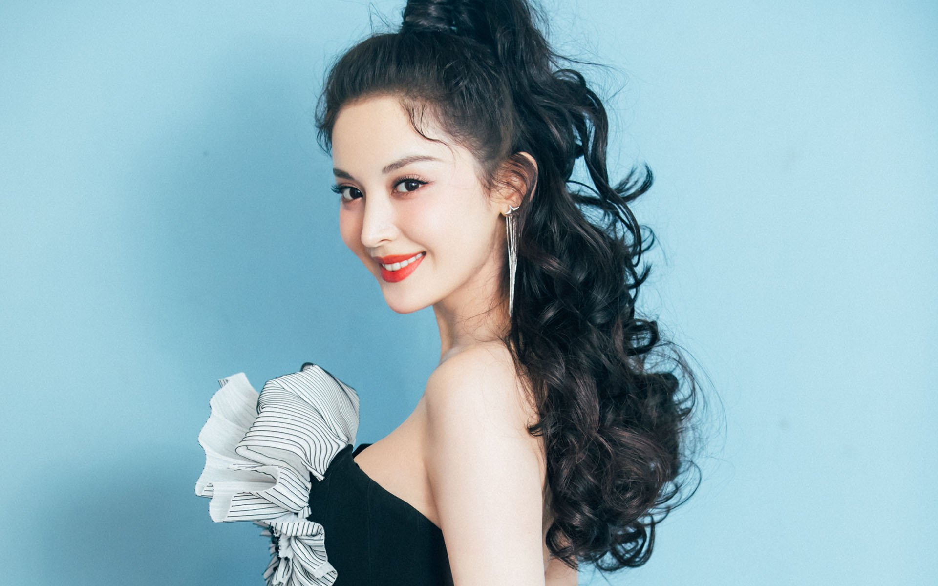 开云体育app在线-中国男篮高原拉练 提升球员身体素质，2021年中国男篮训练视频