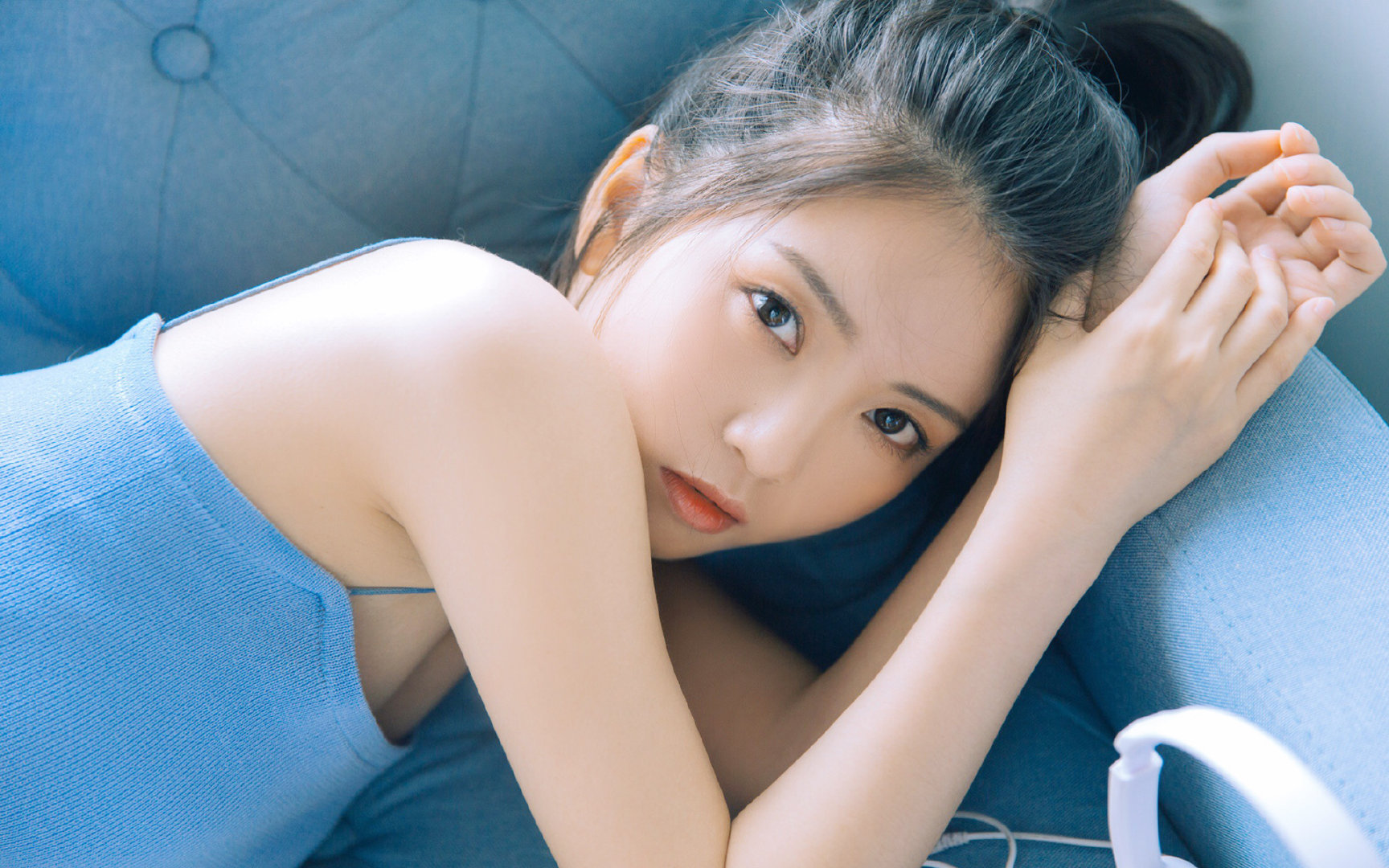 观众安全疏散系统接入赛事指挥平台统一调度,观众厅内疏散走道的净宽度应按每百人